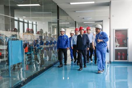 打造向上向前第一象限生力軍 錘煉甘于做人做事作難、受苦受累受屈的企業(yè)家隊(duì)伍——河南投資集團(tuán)黨委書記、董事長(zhǎng)劉新勇蒞臨安彩高科開展主題教育調(diào)研