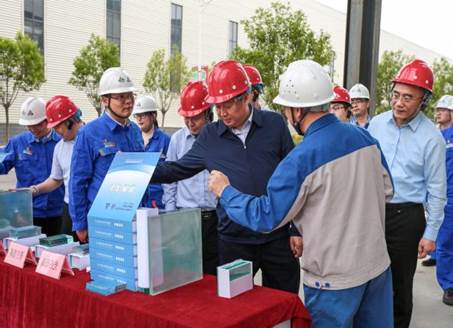 打造向上向前第一象限生力軍 錘煉甘于做人做事作難、受苦受累受屈的企業(yè)家隊(duì)伍——河南投資集團(tuán)黨委書記、董事長(zhǎng)劉新勇蒞臨安彩高科開展主題教育調(diào)研
