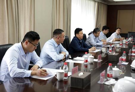 打造向上向前第一象限生力軍 錘煉甘于做人做事作難、受苦受累受屈的企業(yè)家隊(duì)伍——河南投資集團(tuán)黨委書記、董事長(zhǎng)劉新勇蒞臨安彩高科開展主題教育調(diào)研