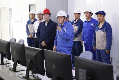 打造向上向前第一象限生力軍 錘煉甘于做人做事作難、受苦受累受屈的企業(yè)家隊(duì)伍——河南投資集團(tuán)黨委書記、董事長(zhǎng)劉新勇蒞臨安彩高科開展主題教育調(diào)研